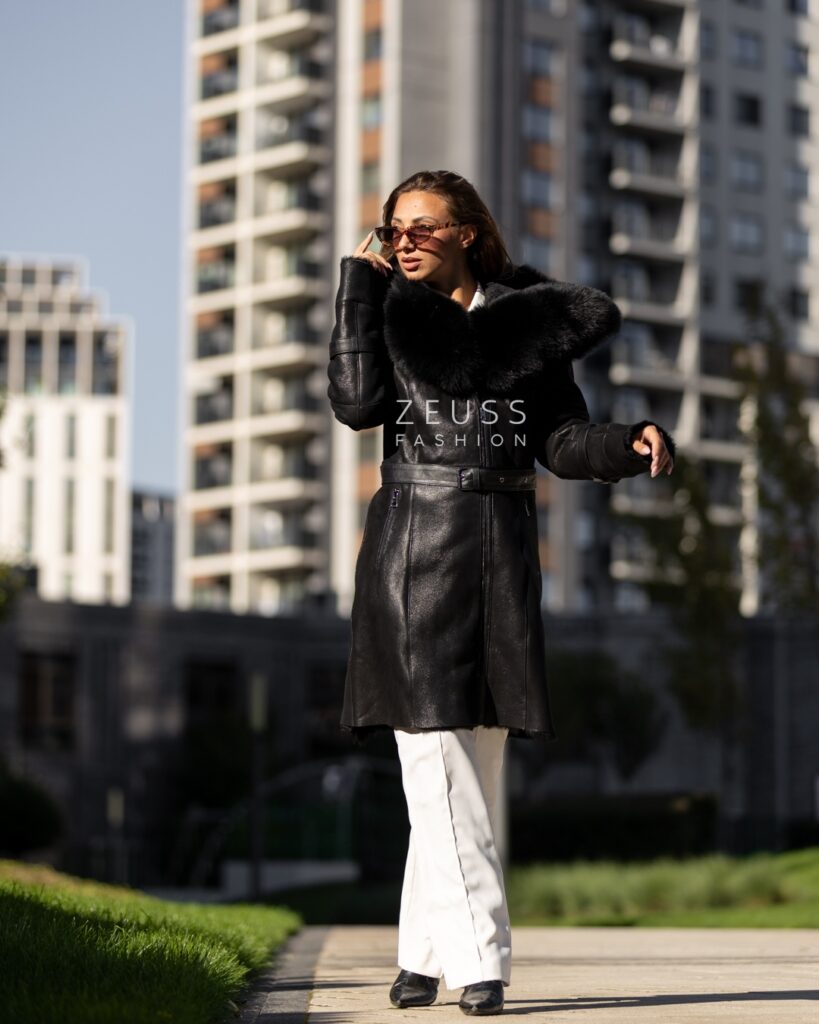 Monton duži sa prirodnim krznom oko vrata